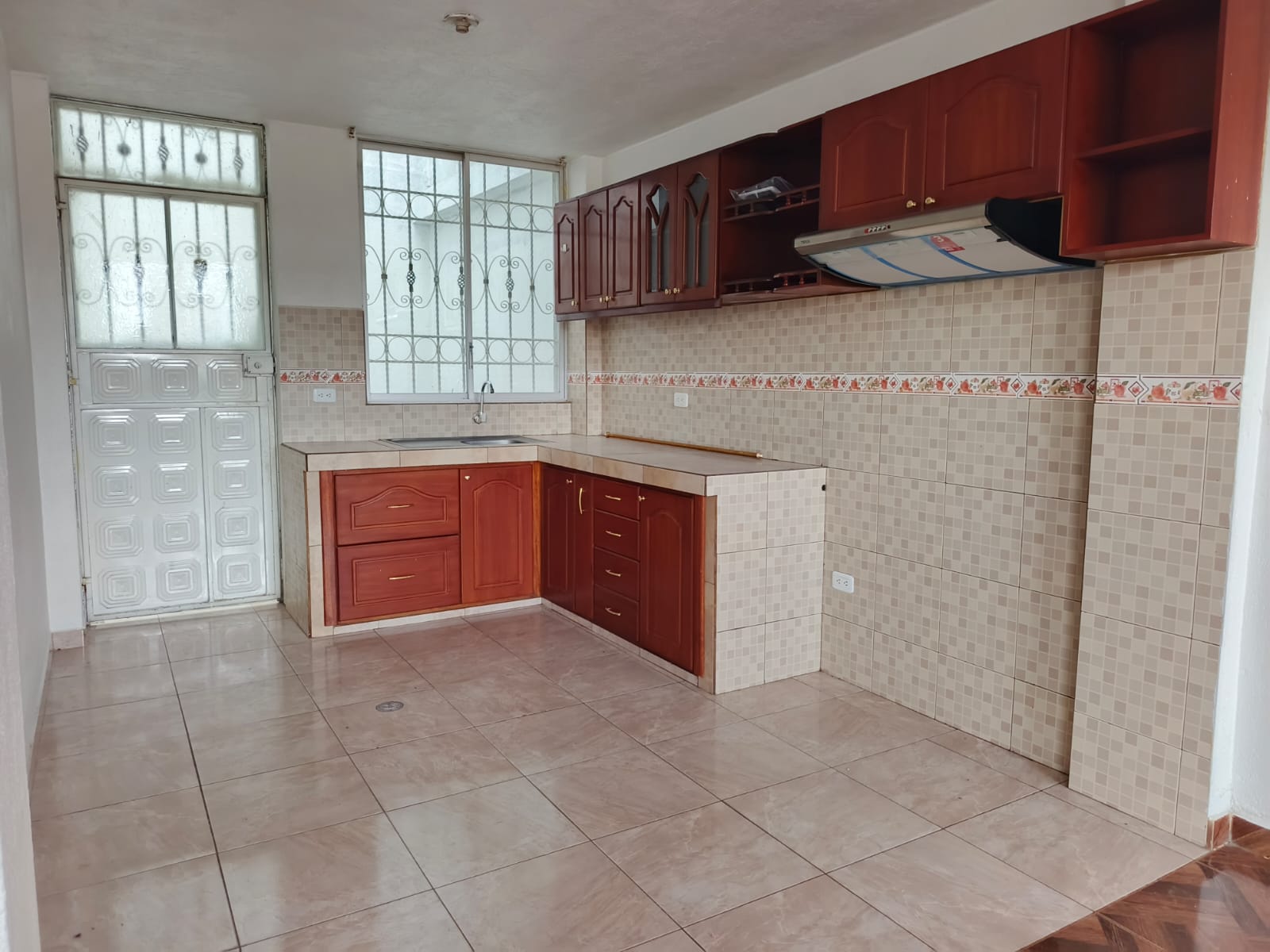 1 Departamento en planta baja en renta – Sector Marianas, Calderón