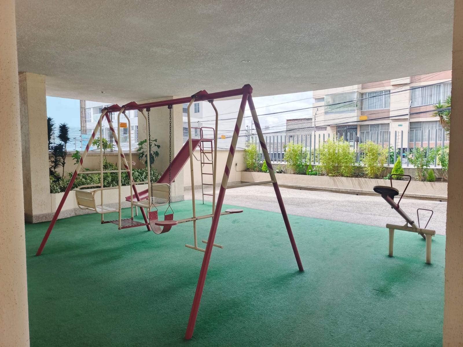 11 Arriendo Suite Amoblada | Edificio Bruselas | Sector Rumipamba