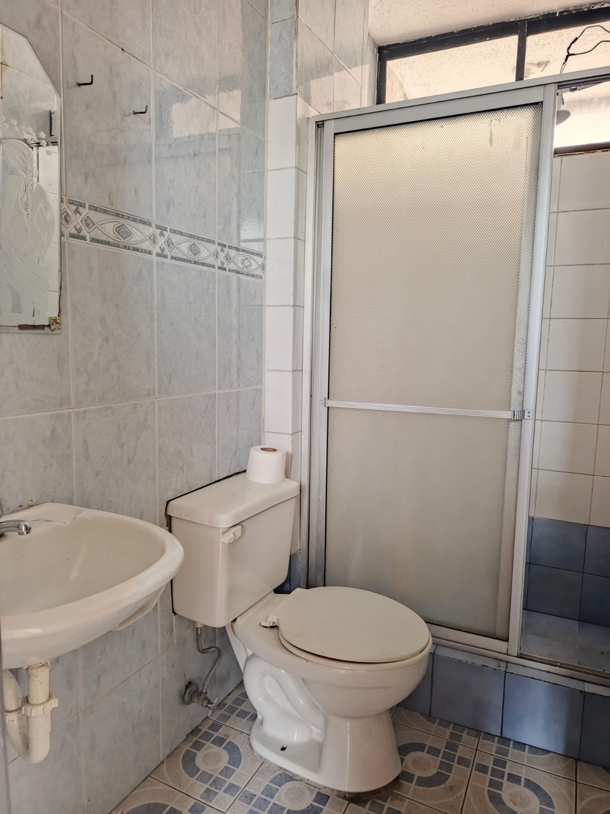 11 Lindo departamento en arriendo en el sector de Guapulo con una excelente vista