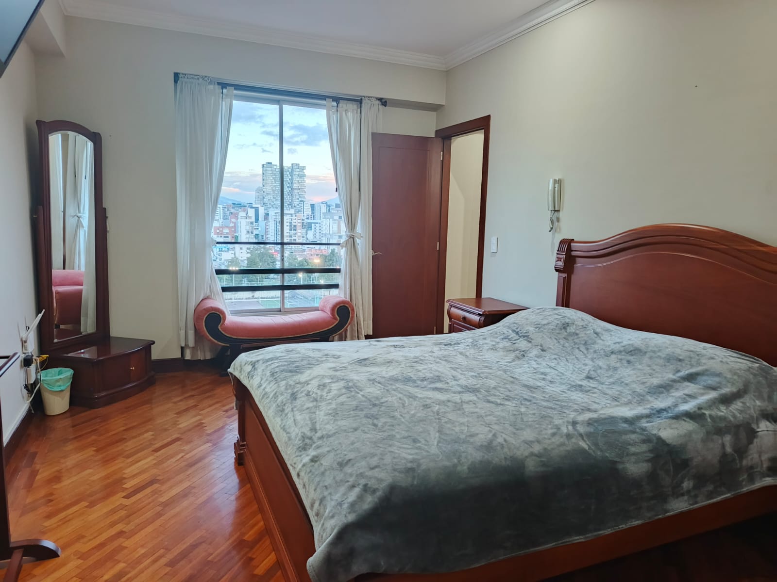 2 Confortable Suite Totalmente Amoblada en Renta – Av. 6 de Diciembre y Gaspar de Villarroel