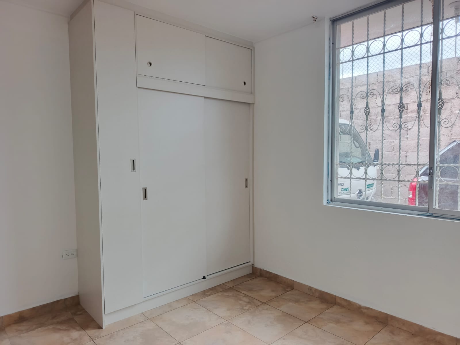 4 Departamento en planta baja en renta – Sector Marianas, Calderón