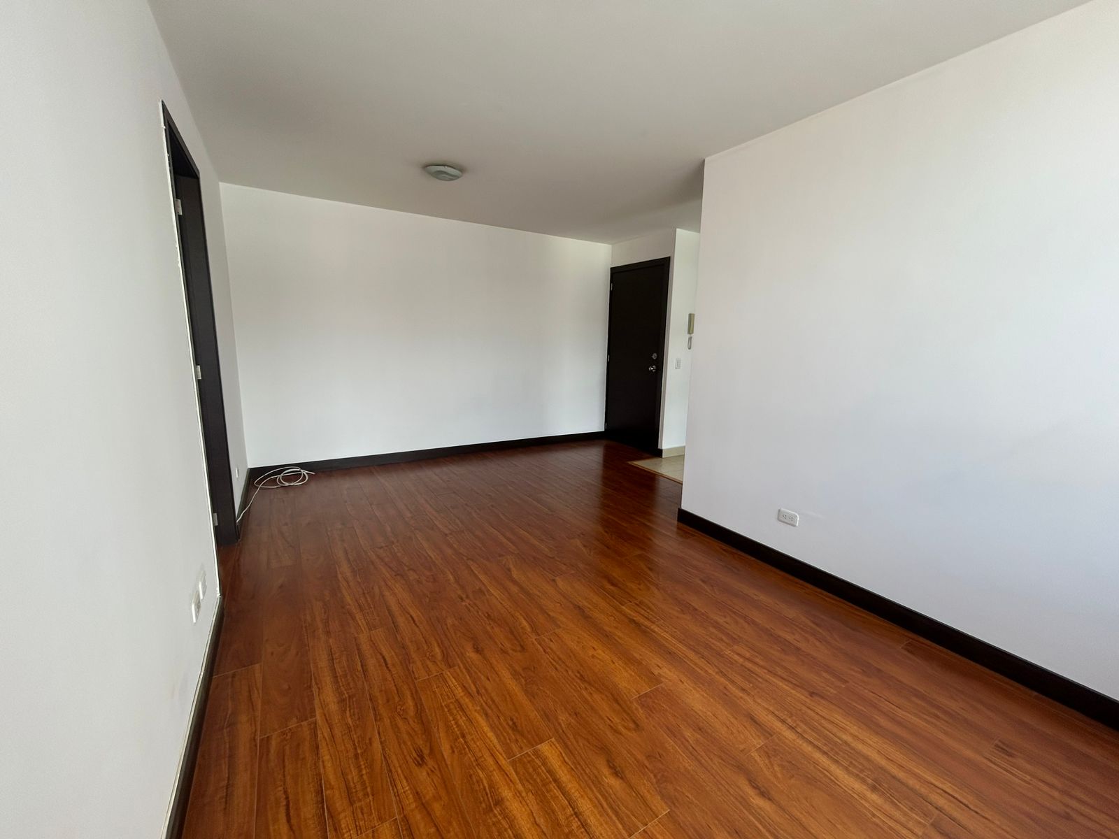 5 EN RENTA: Hermosa Suite en La Floresta – Av. 12 de Octubre