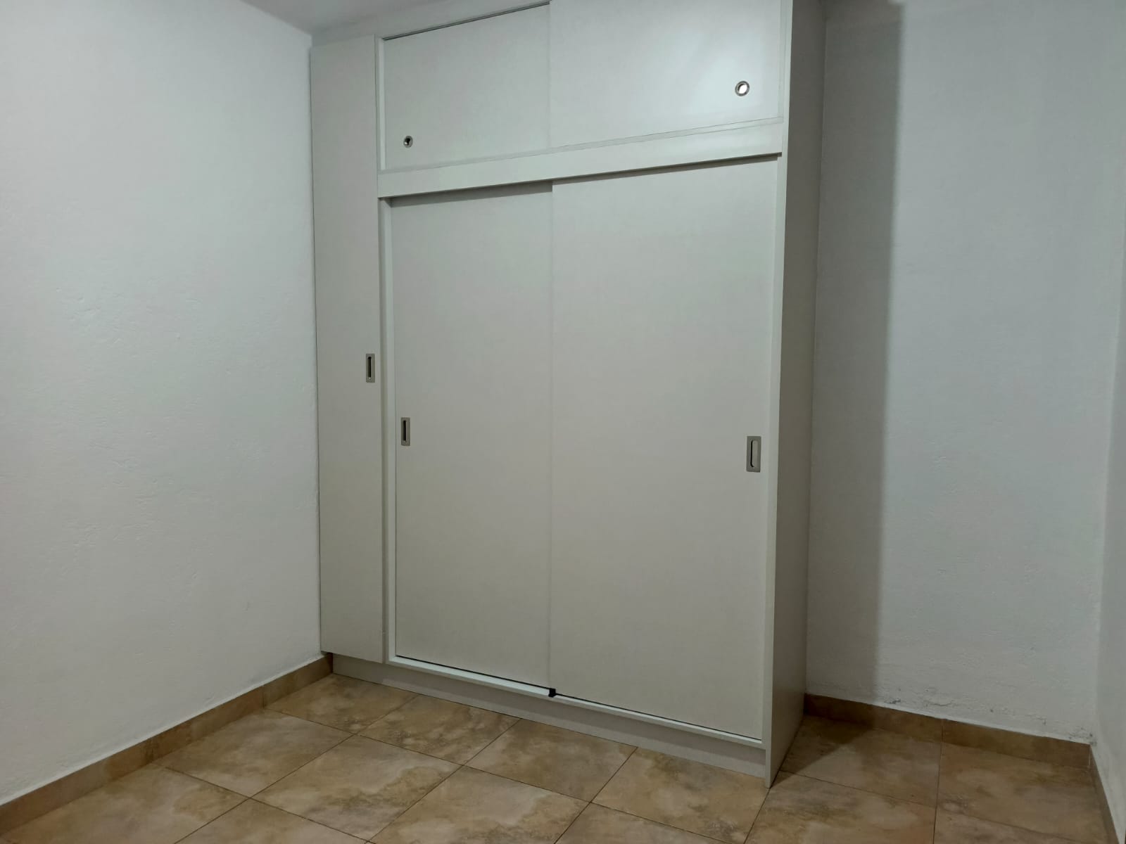 5 Departamento en planta baja en renta – Sector Marianas, Calderón