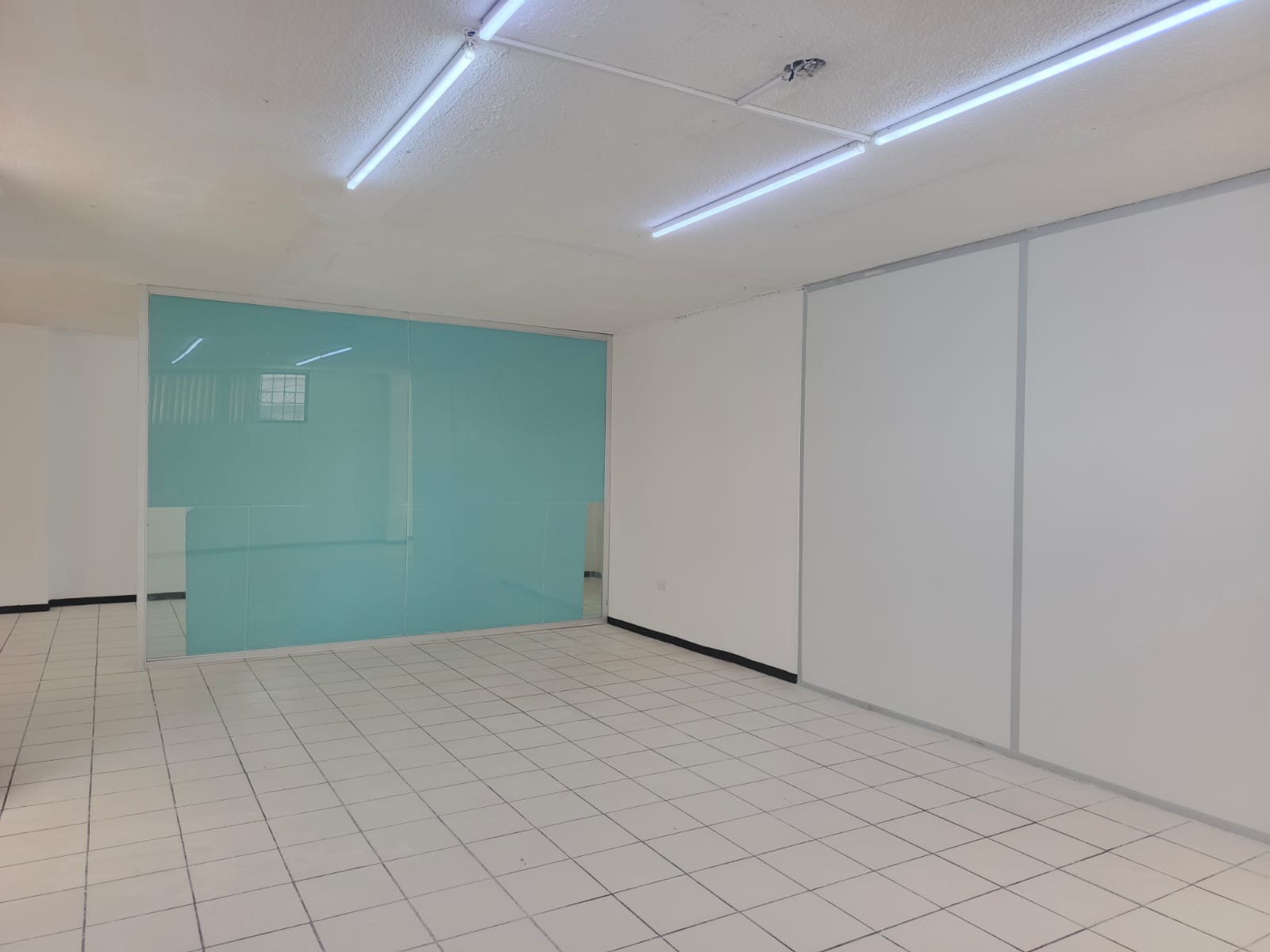 6 Local Comercial en Planta Baja en Renta – Sector Agua Clara