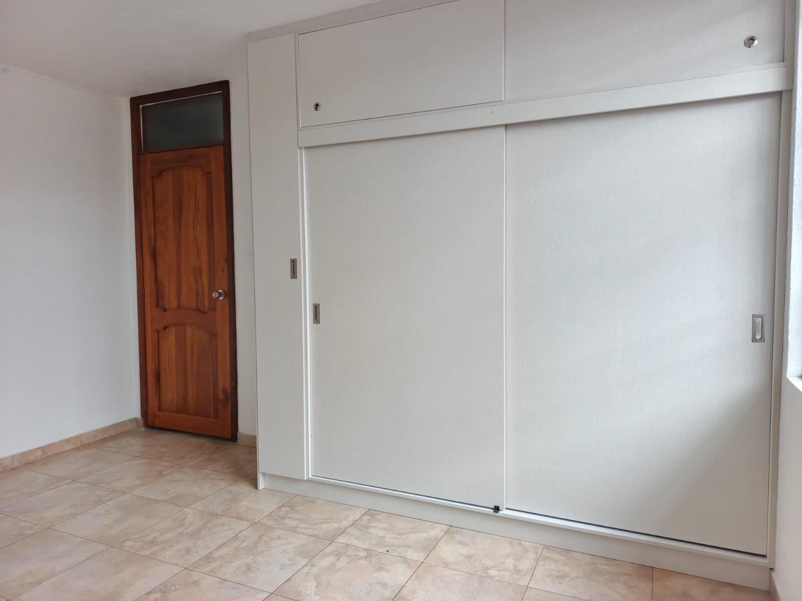 6 Departamento en planta baja en renta – Sector Marianas, Calderón