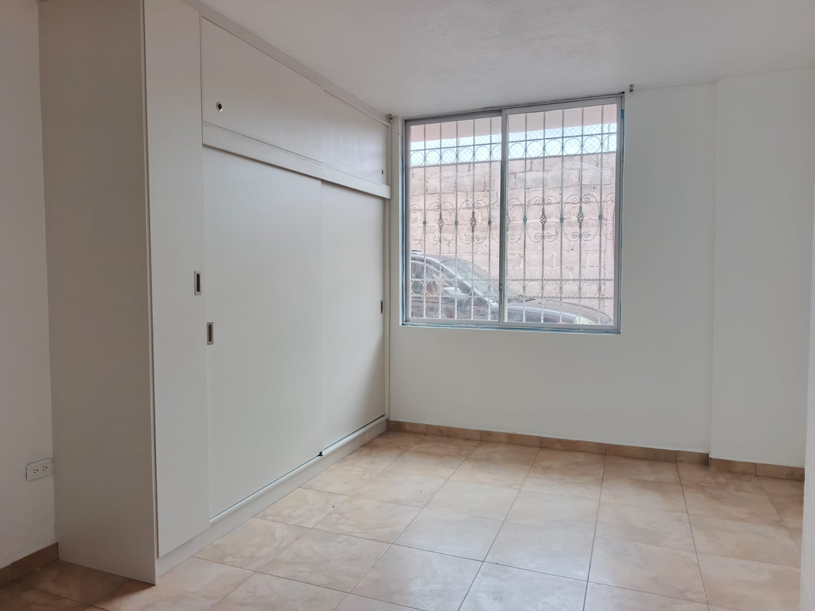 7 Departamento en planta baja en renta – Sector Marianas, Calderón