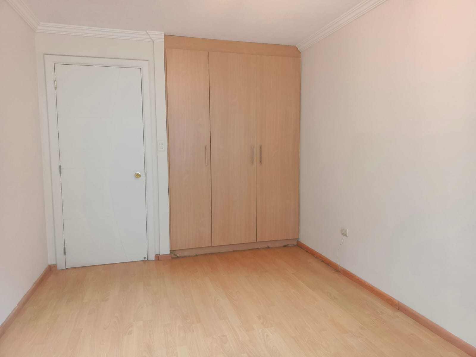 8 Bonito departamento semi amoblado en renta al Norte de Quito