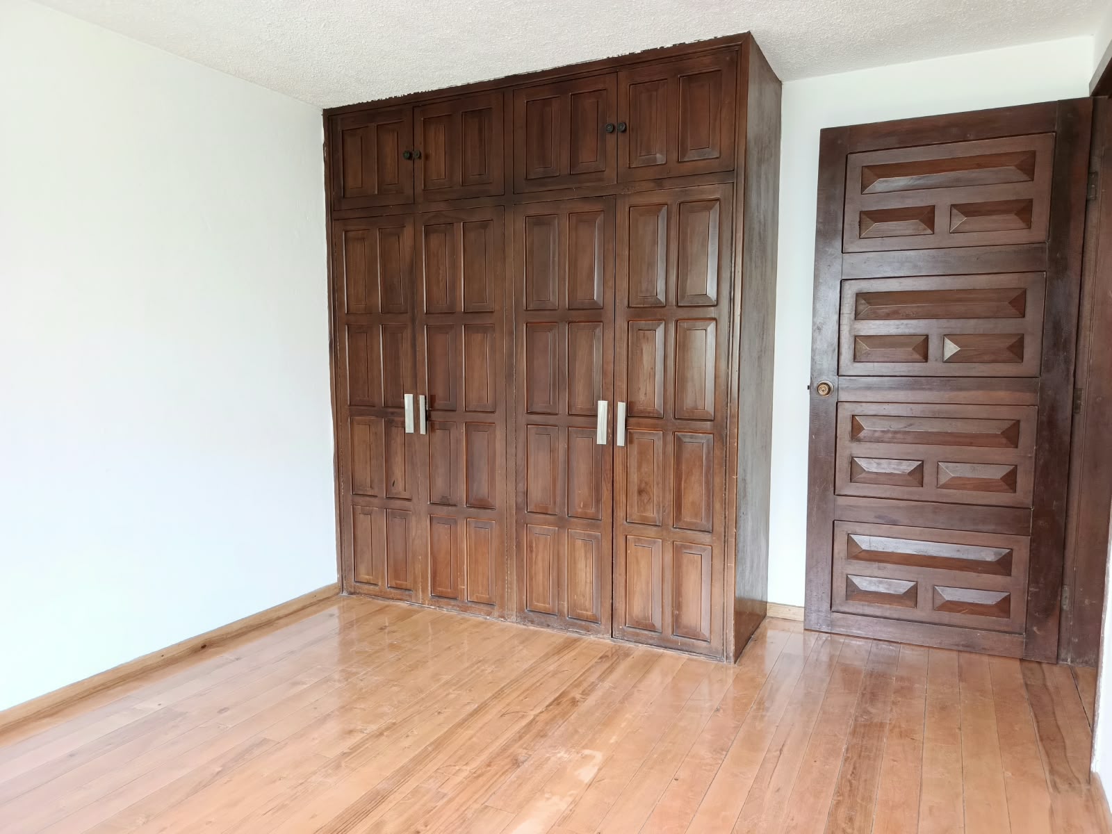 Arriendo bonito y amplio deparatamento al norte de Quito sector San Carlos, cerca al parque Inglés, la Occidental.