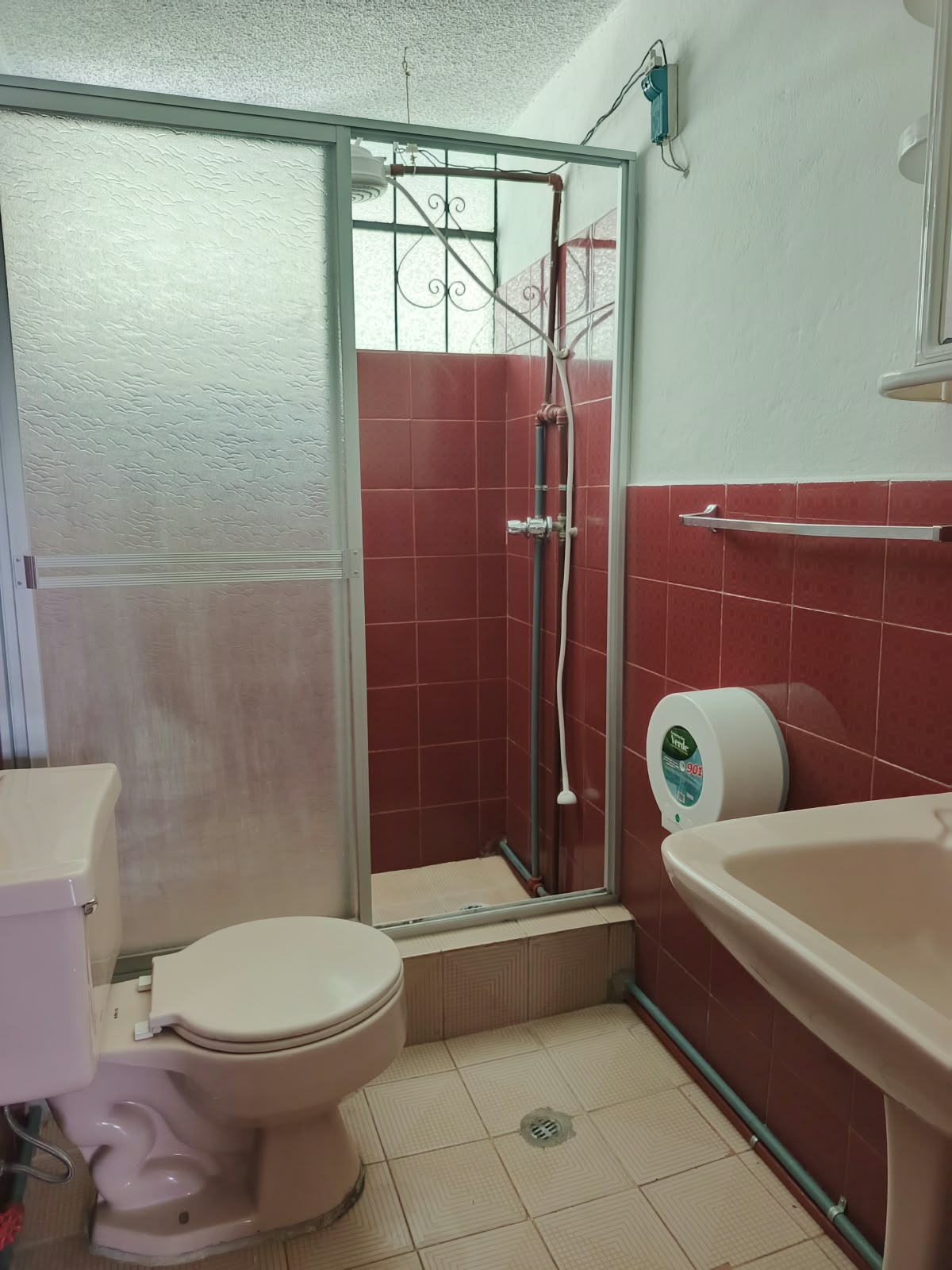 Arriendo bonito y amplio deparatamento al norte de Quito sector San Carlos, cerca al parque Inglés, la Occidental.