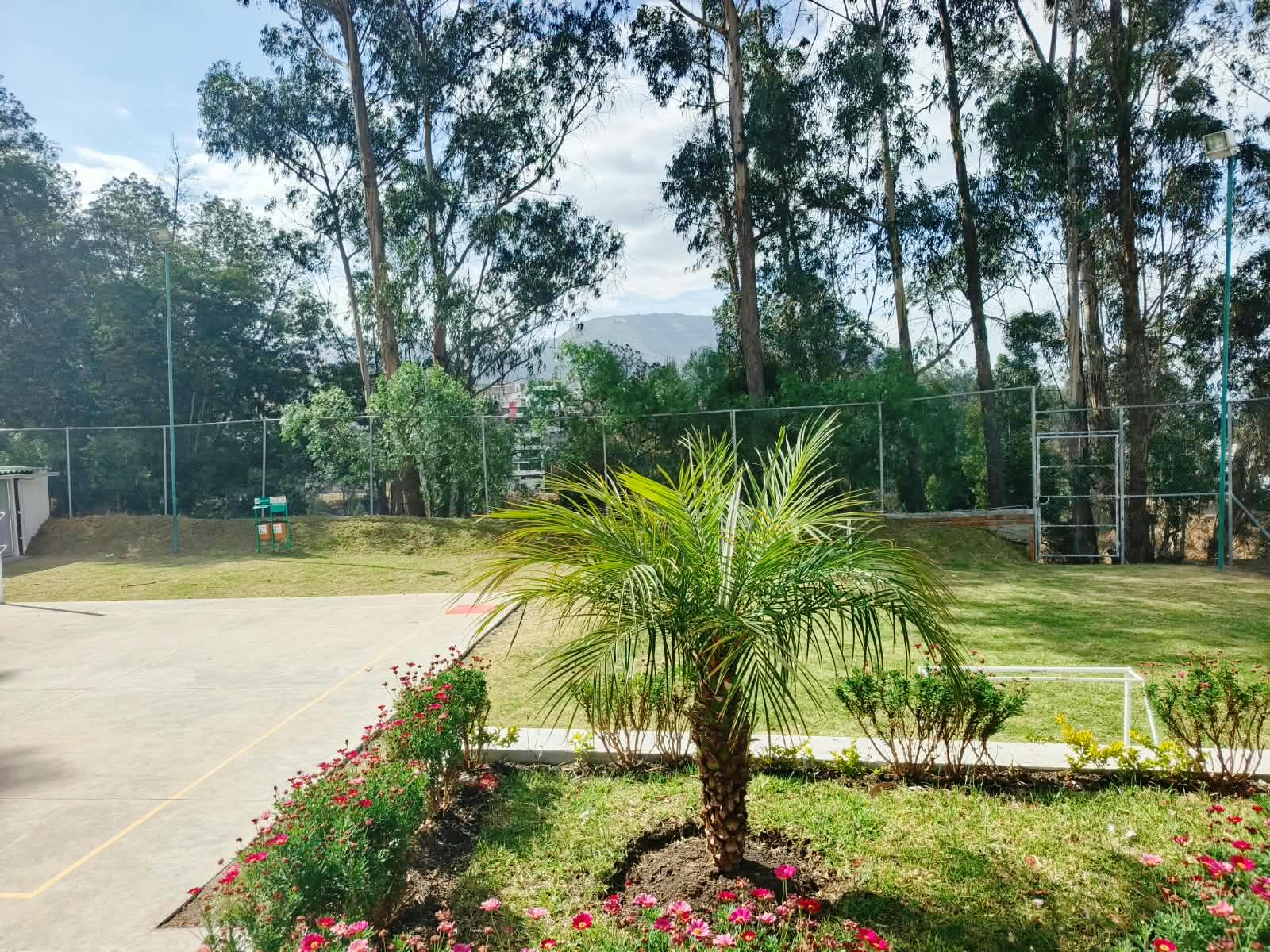 CASA EN VENTA CARCELEN URBANIZACIÓN URABÁ 1 – CONJUNTO PRIVADO | 3 PLANTAS + SUITE | 202 m²