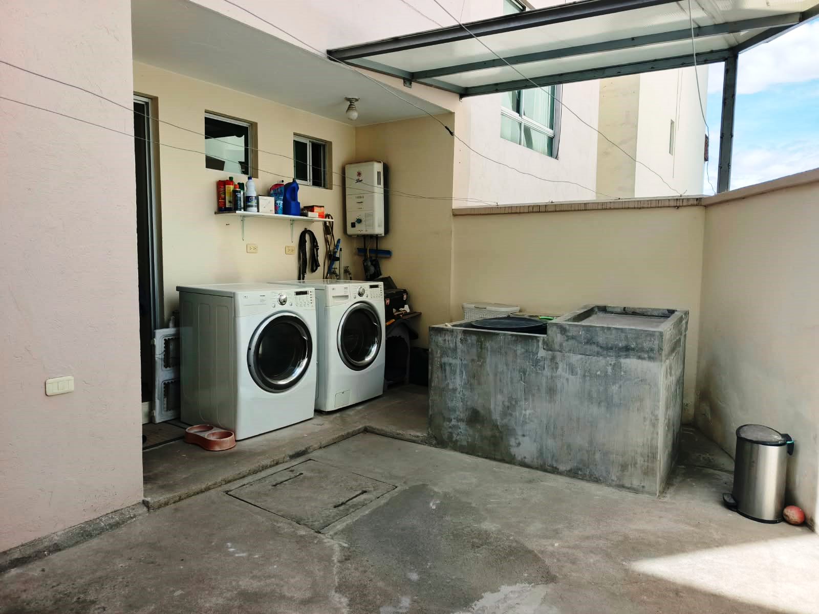 CASA EN VENTA CARCELEN URBANIZACIÓN URABÁ 1 – CONJUNTO PRIVADO | 3 PLANTAS + SUITE | 202 m²