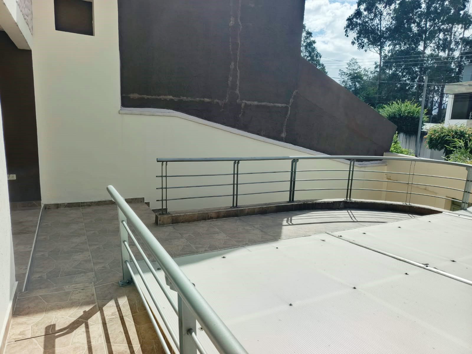 CASA EN VENTA CARCELEN URBANIZACIÓN URABÁ 1 – CONJUNTO PRIVADO | 3 PLANTAS + SUITE | 202 m²