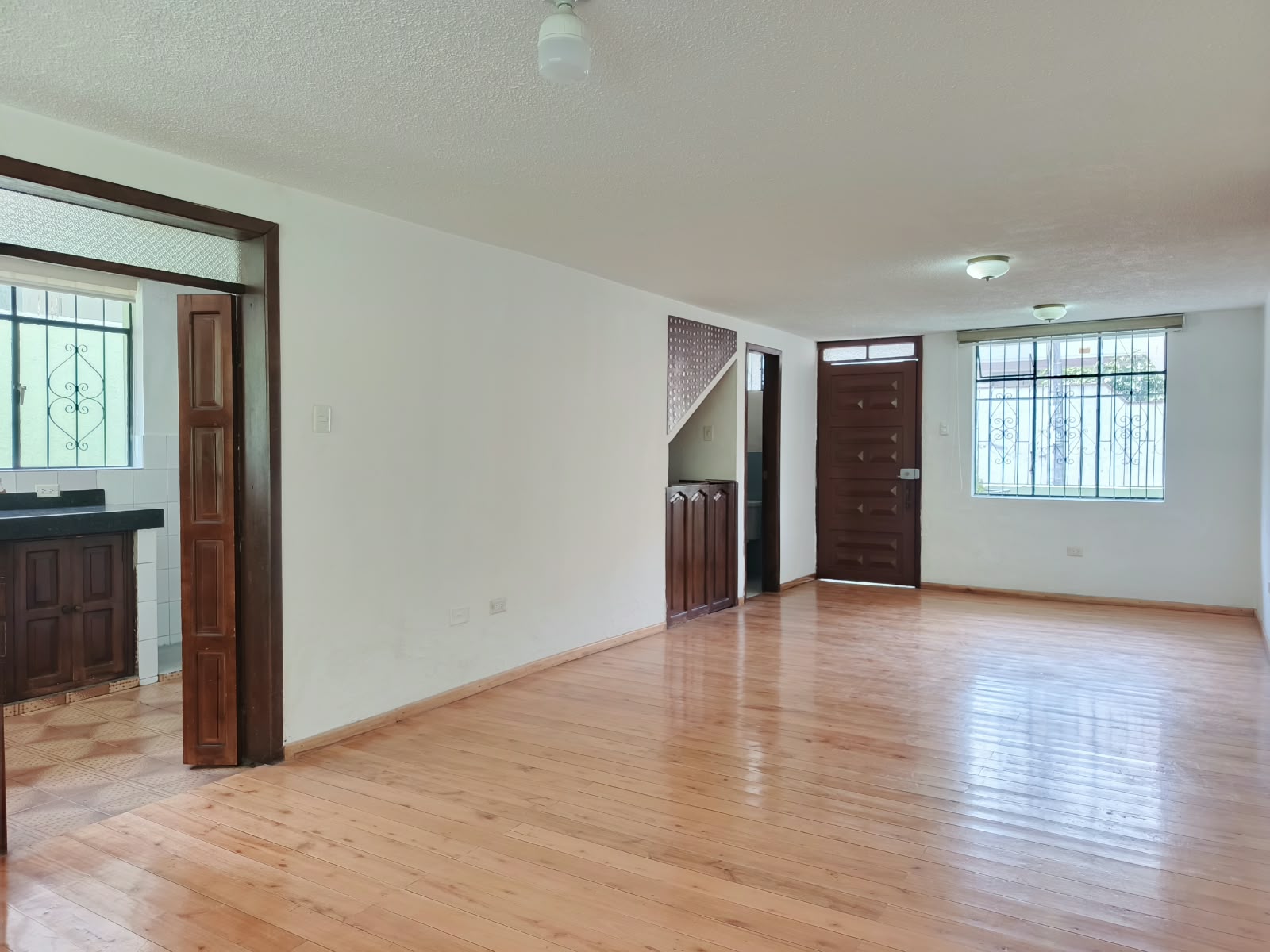 Arriendo bonito y amplio deparatamento al norte de Quito sector San Carlos, cerca al parque Inglés, la Occidental.