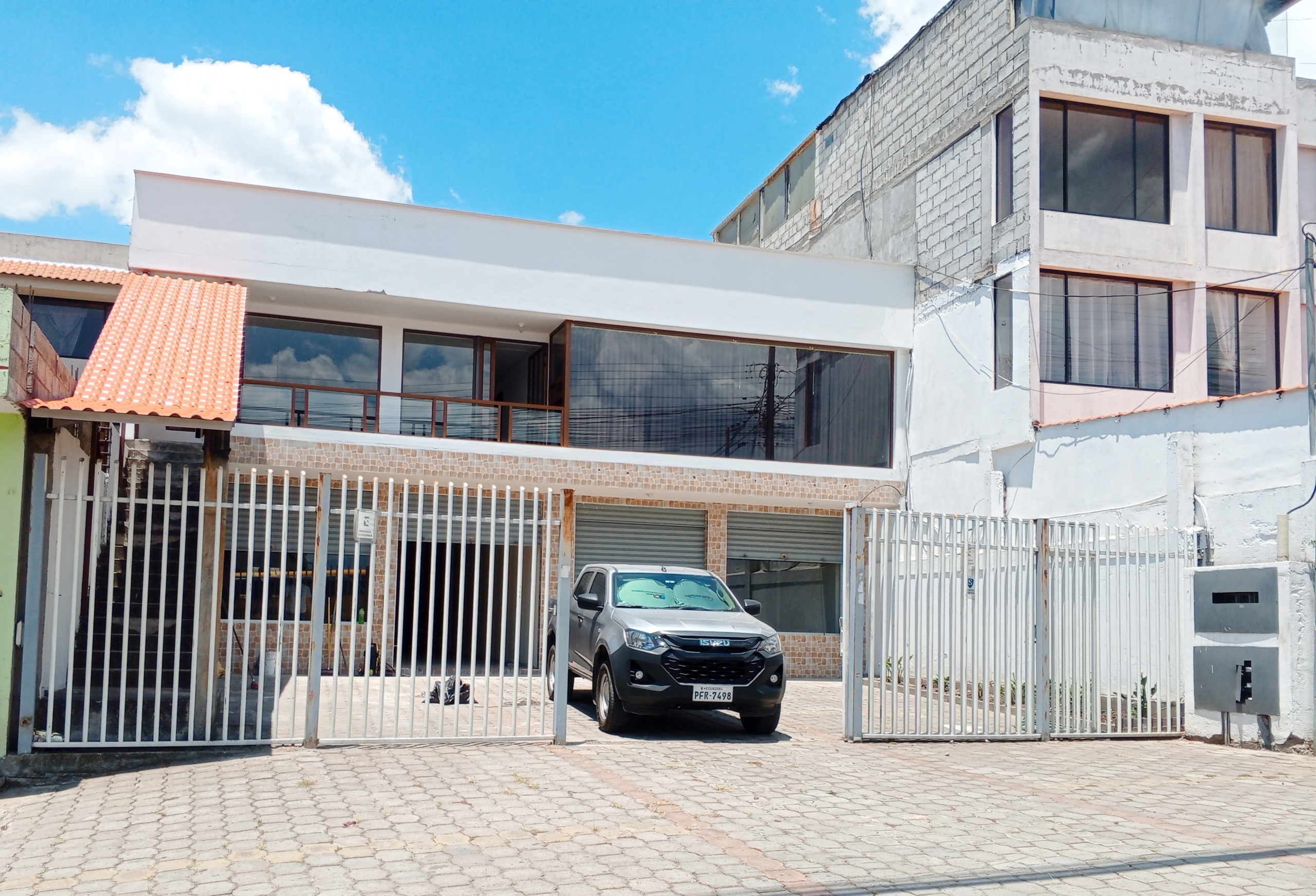 DISPONGO DE 1 LOCAL COMERCIAL, O PARA OFICINA EN ARRIENDO – UBICACIÓN ESTRATÉGICA EN PIFO