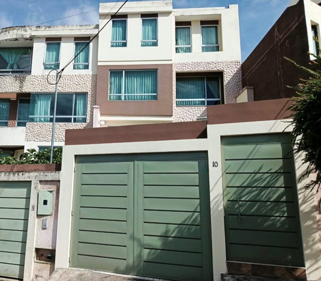 CASA EN VENTA CARCELEN URBANIZACIÓN URABÁ 1 – CONJUNTO PRIVADO | 3 PLANTAS + SUITE | 202 m²