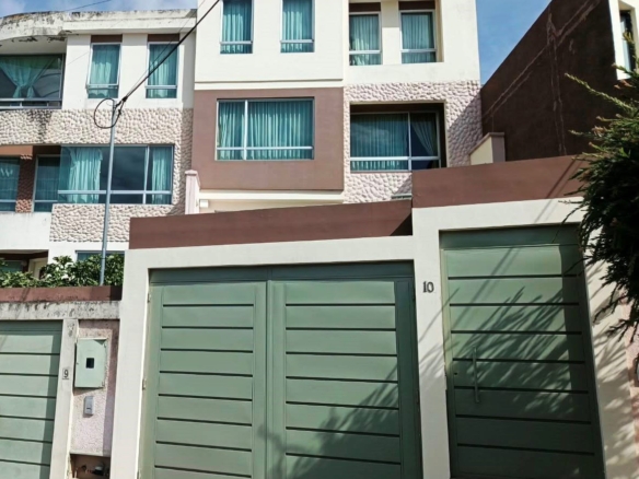 CASA EN VENTA CARCELEN URBANIZACIÓN URABÁ 1 – CONJUNTO PRIVADO | 3 PLANTAS + SUITE | 202 m²