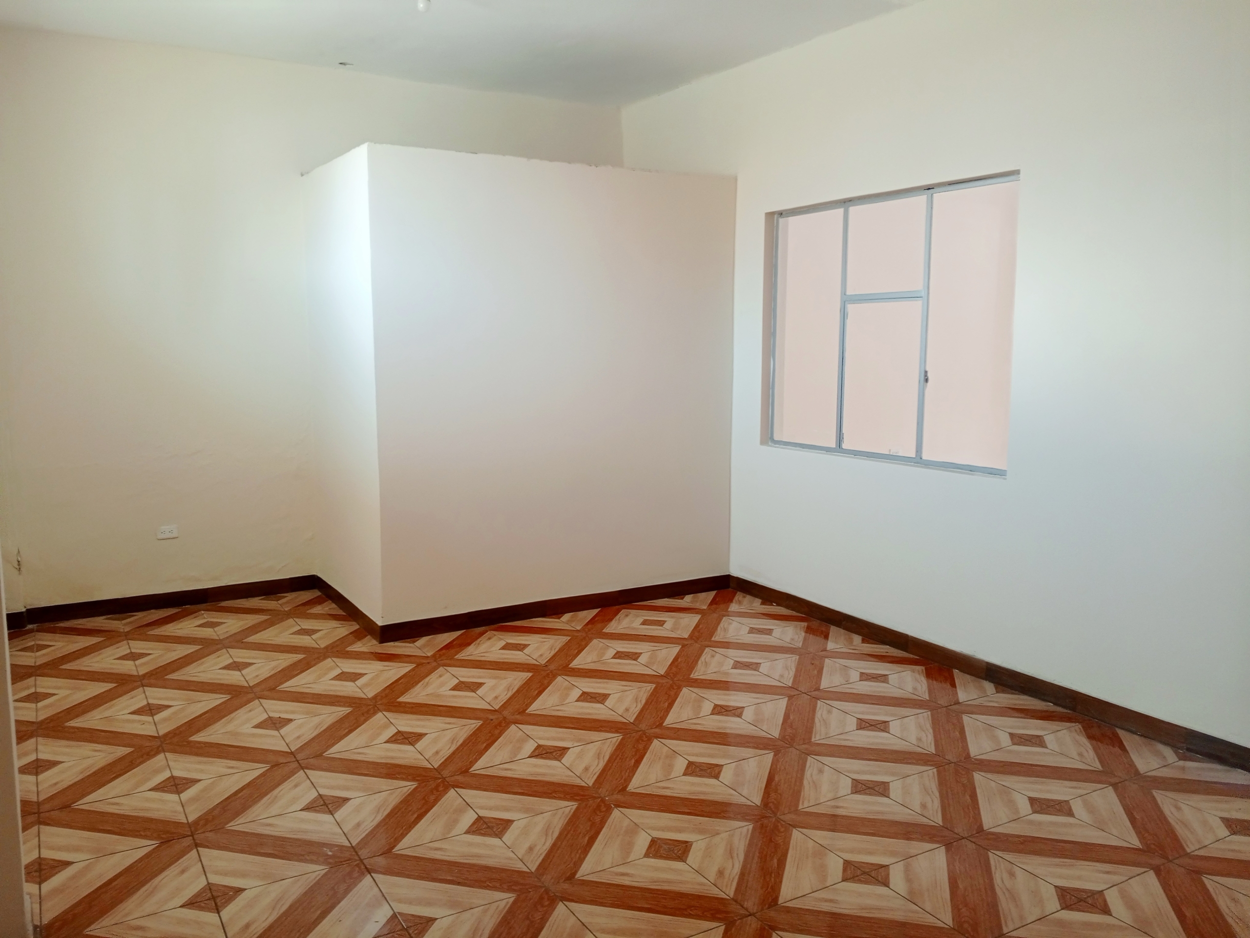DISPONGO DE 1 LOCAL COMERCIAL, O PARA OFICINA EN ARRIENDO – UBICACIÓN ESTRATÉGICA EN PIFO