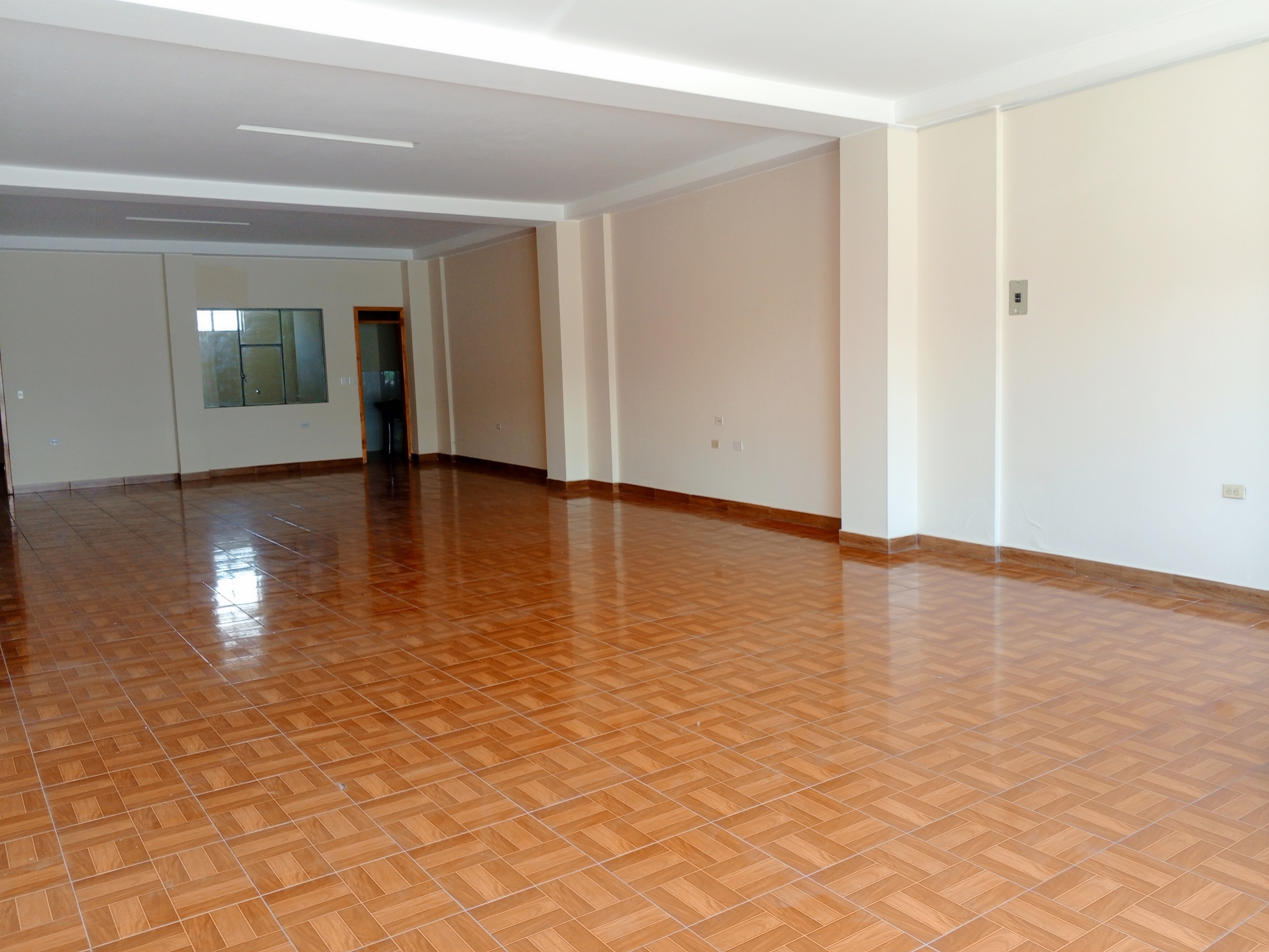 DISPONGO DE 1 LOCAL COMERCIAL, O PARA OFICINA EN ARRIENDO – UBICACIÓN ESTRATÉGICA EN PIFO